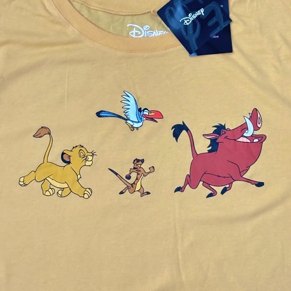 NWT DISNEY Lion King HAKUNA MATATA Graphic Yellow Cropped T Shirt Women’s Sz XL - Picture 2 of 10
